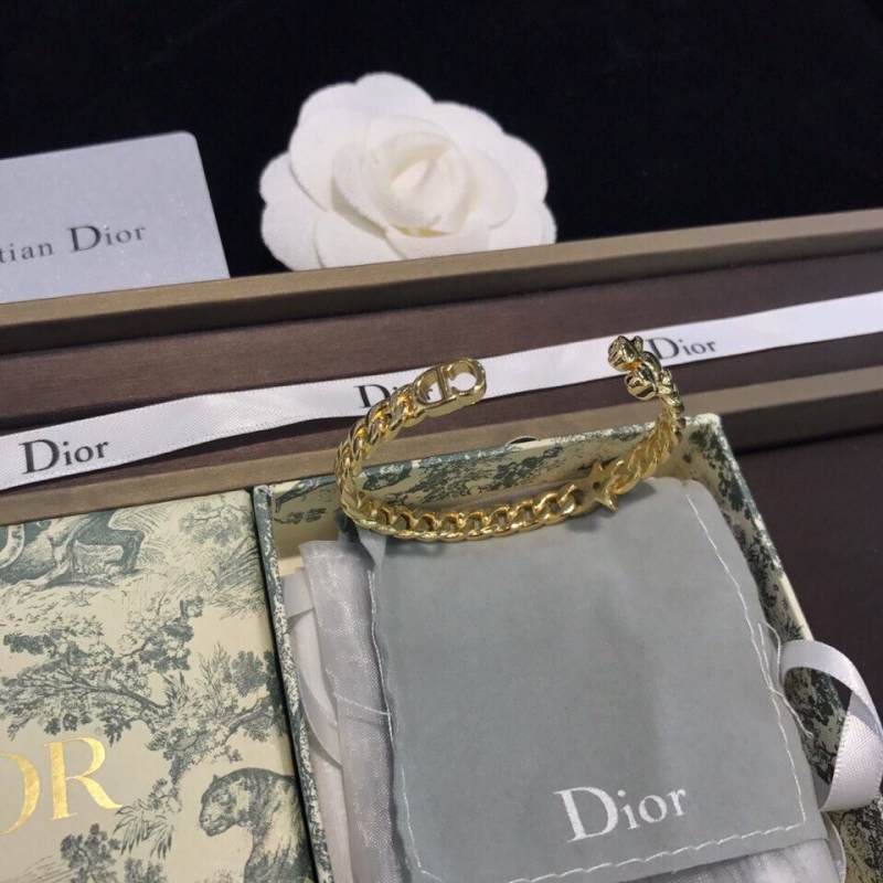 chr1st1an D10r bracelets